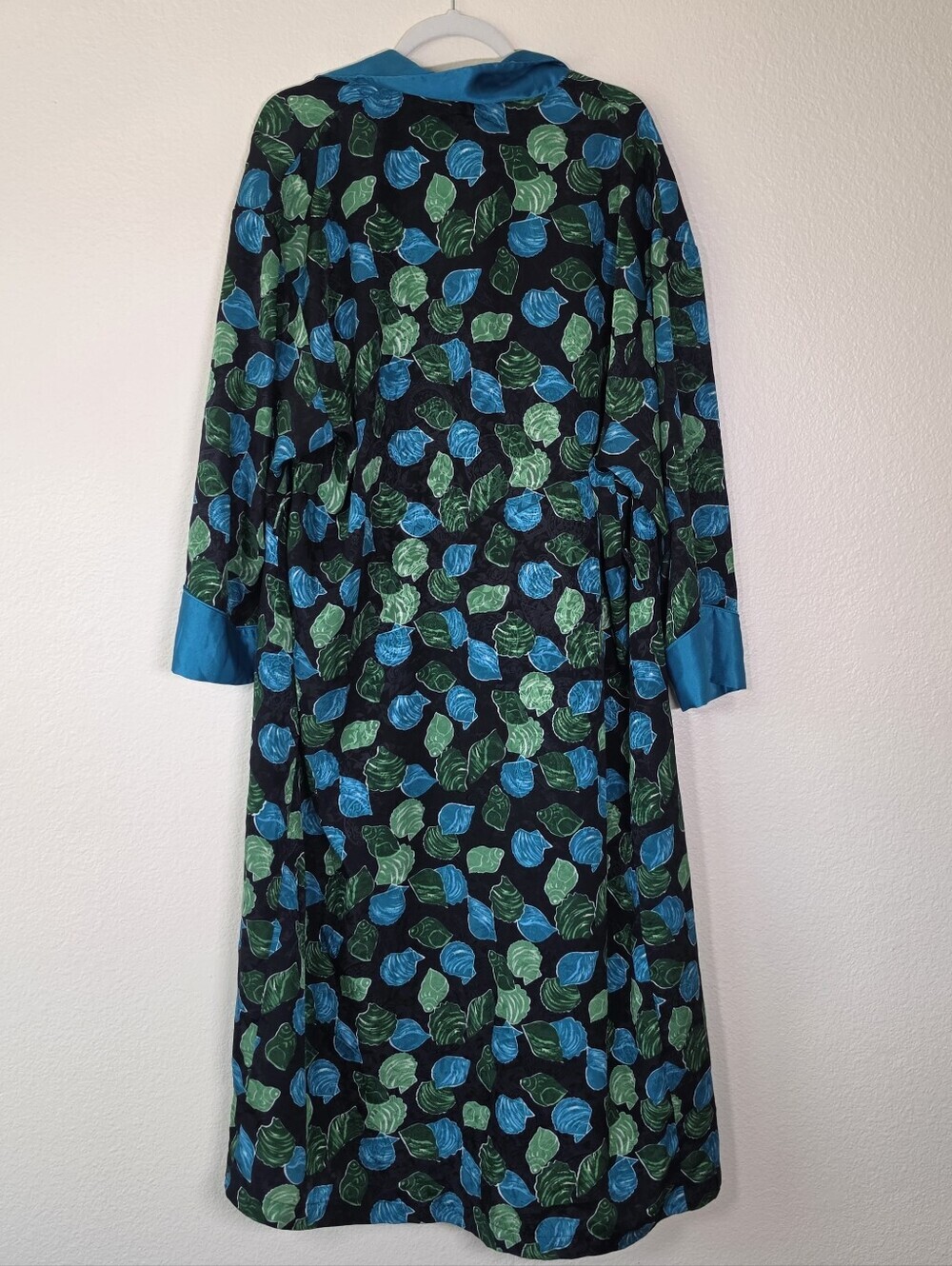 Victoria's Secret Gold Label Shell Print Satin Robe M/L - Picture 3 of 6